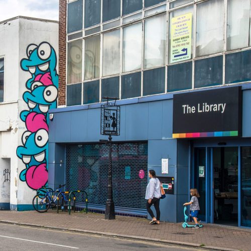 NOL Nolart streetart graffiti mural character design happy Penge London